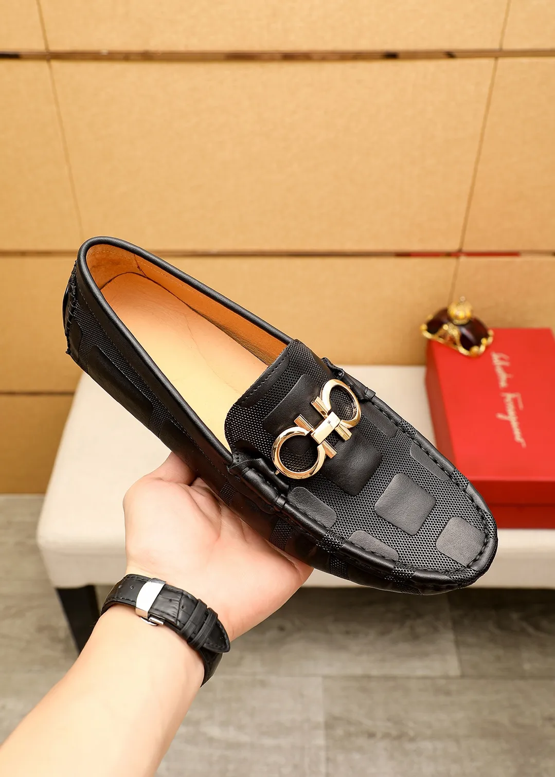 Men's shoes 💰360 💐 Product trademark: Ferragamo "Ferragamo" bean shoes Regular size: 38-44 (45.46🉑️customized) Product materials: Selected imported calfskin embossed upper + classic hardware buckle, imported pig leather lining. Strong three-dimensional visual effect, original outsole color: 1⃣️color optional